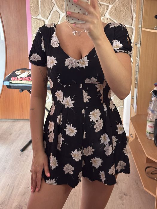 Czarny kombinezon w kwiaty New look 38 M