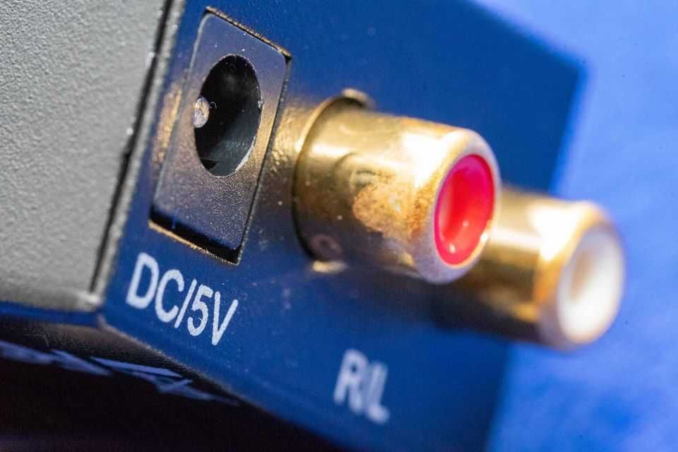 Conversor de audio de sinal óptico digital para analógico.