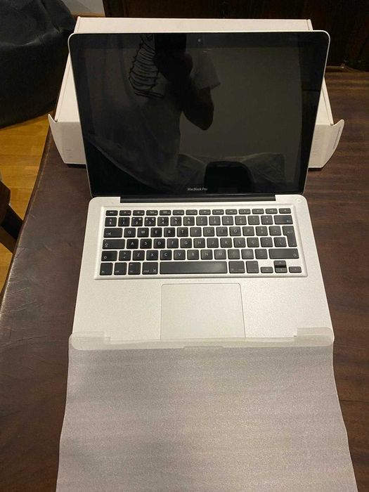 COMPUTADOR MACBOOK PRO 13 15-2 COM CAIXA ORIGINAL PARA PEÇAS