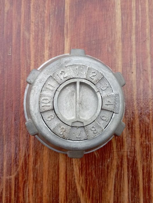 Продам крышку бензобака