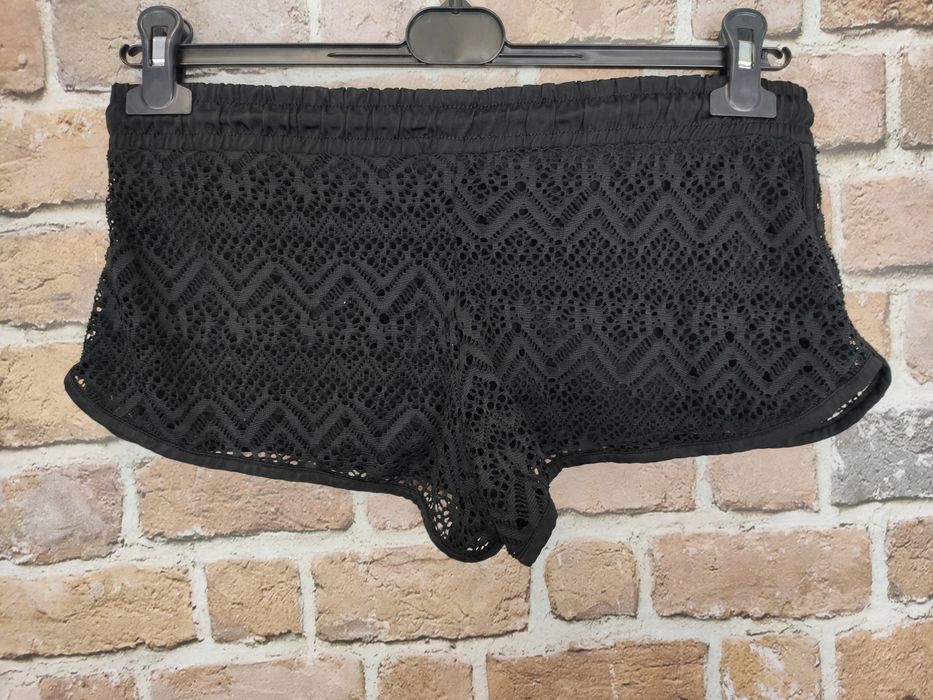 Stylowe czarne krótkie spodenki na lato rozm m/l