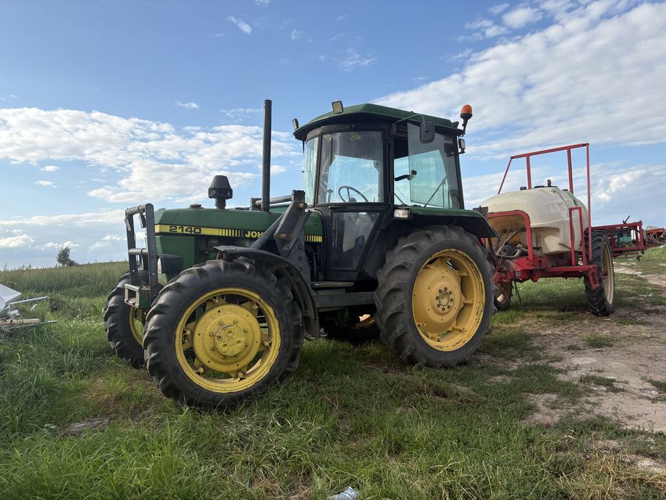 John Deere 2140