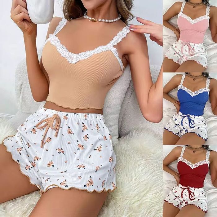 Conjunto de camisola e calções de renda sexy para mulher, pijama feminino de duas peças com corte justo.