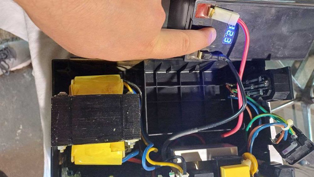 UPS Eaton Nova AVR 500 (SEM Batteria)