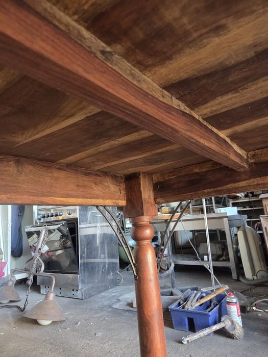 Mesa de jantar  em madeira exótica