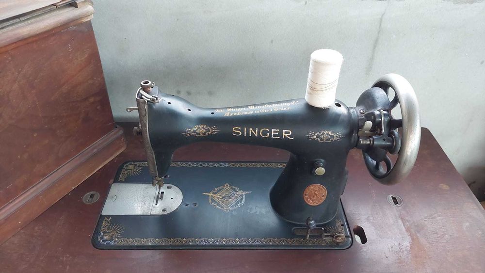Mesa de costura Singer 15k80