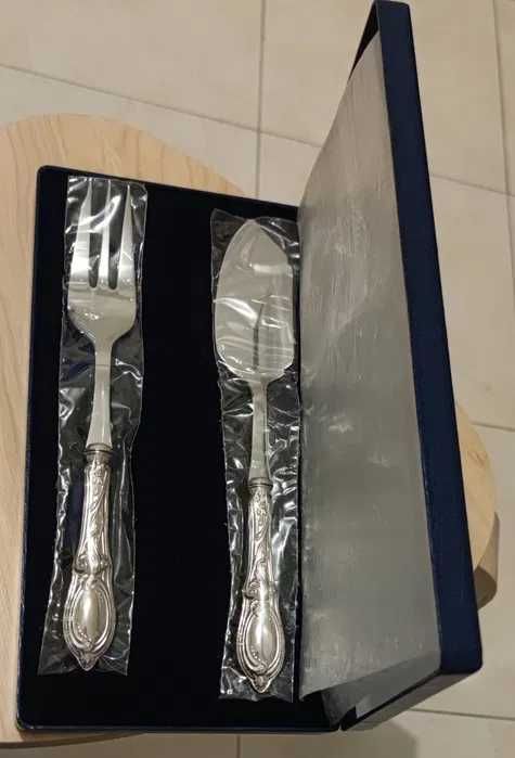 Conjunto espátula/pá de bolo e um garfo (100% prata) (NOVO e SELADO)