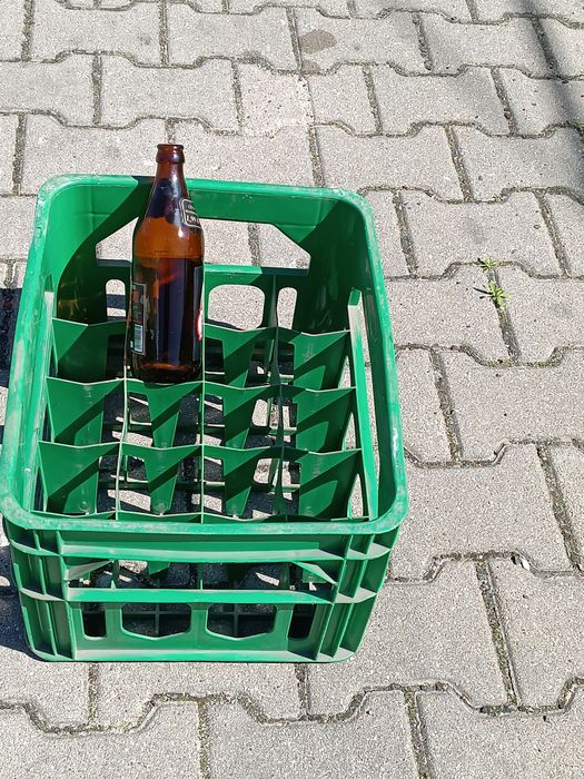 Sprzedam skrzynki w komplecie po piwie