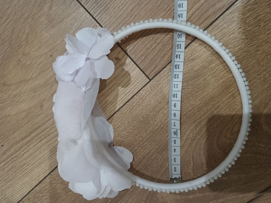 Suknia,  rozmiar 134 .   Na kole.