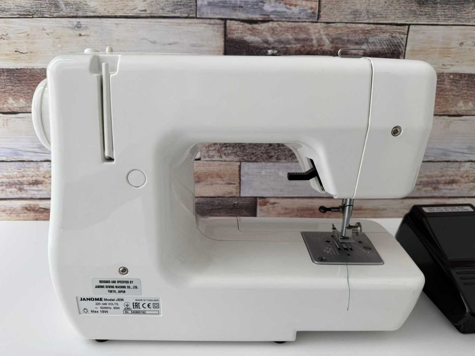 Швейна машина JANOME Jem