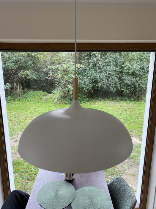 Lampa wiszaca biala