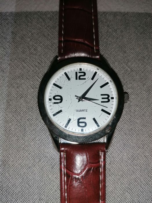 Часы наручные QUARTZ