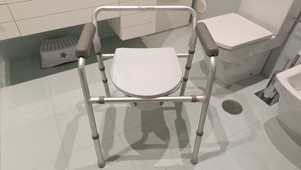Cadeira sanitária e de banho como nova