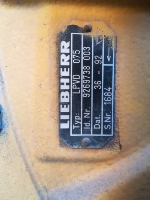 Liebherr 902 pompa główna