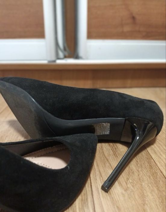 Замшеві чорні туфлі