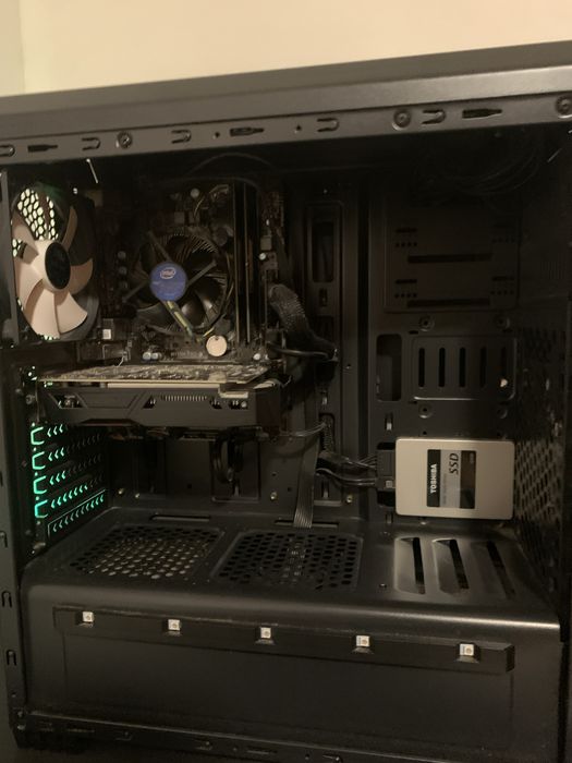 Torre de PC a ideal par ajogos medios e trabalhos