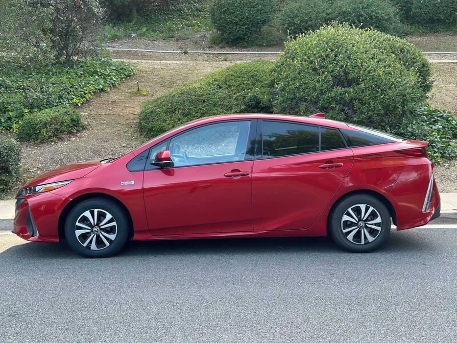 Toyota Prius Prime Premium      2017