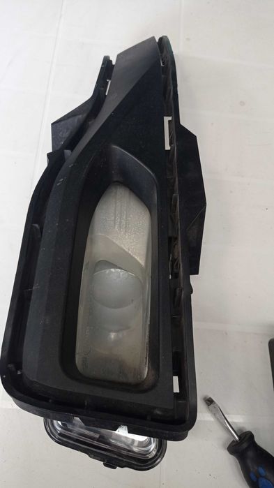 Farol de nevoeiro Nissan Leaf 2
