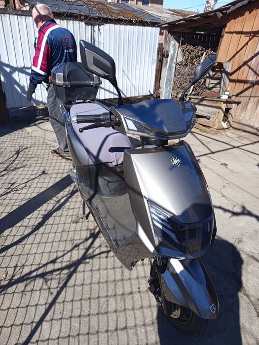 Скутер Електро скутер