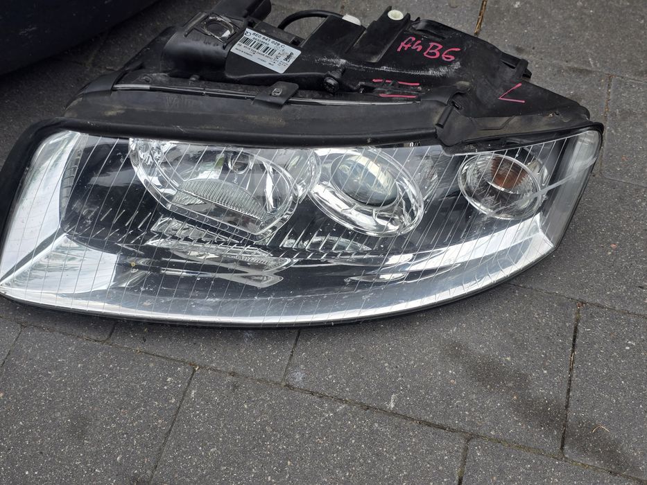 Przód Audi A4 B6 LY7W Europa pas maska  lampy