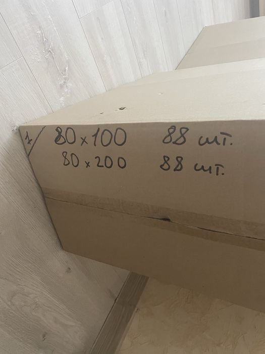 Тубус пластіковий піщевой із кришкою.