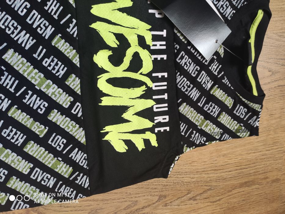 Komplet 134 t-shirt nowy, spodenki jeans + gratisy