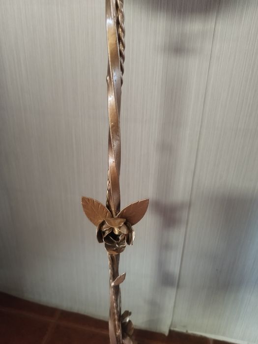 Cinzento vintage dourado