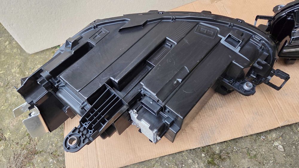 VW Passat B9 lampa przód przednia xenon full led komplet eu l+p