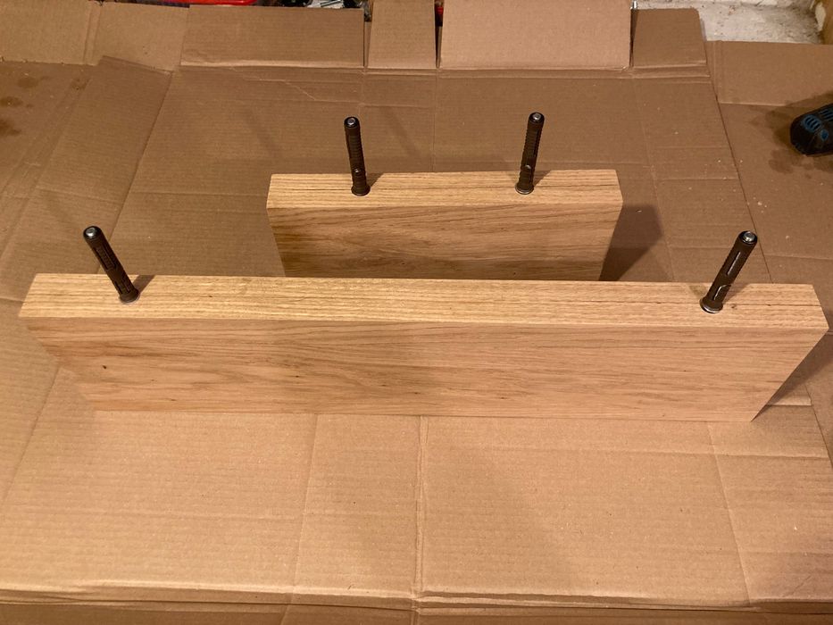 Półki dębowe, niewidoczny montaż