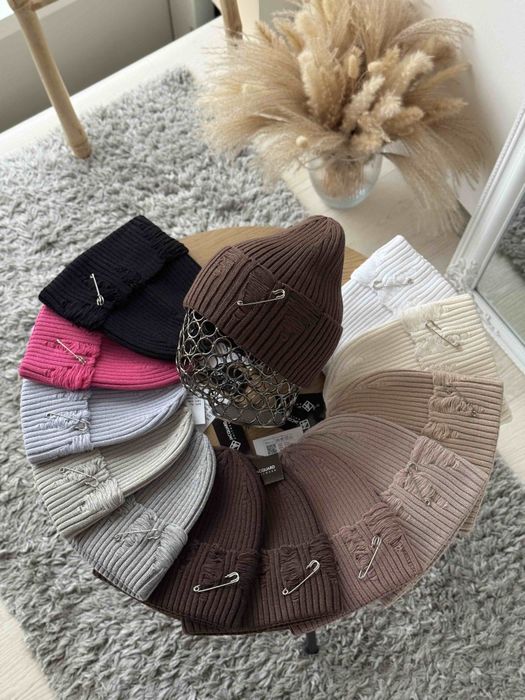 Трендова шапка рванка