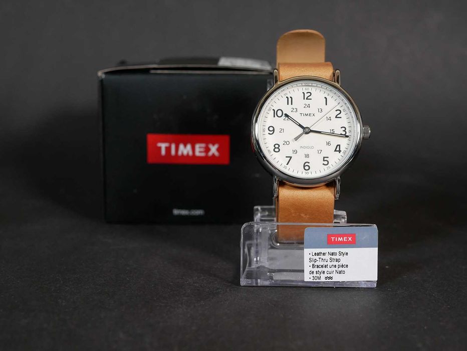Часы Timex T2P492 Weekender Ø40мм в стиле унисекс  с кожаным ремешком