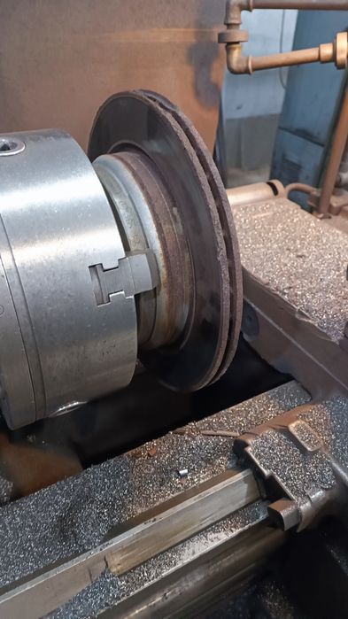 Проточка тормозних дисків. Гальмівні диски.Суппорт,