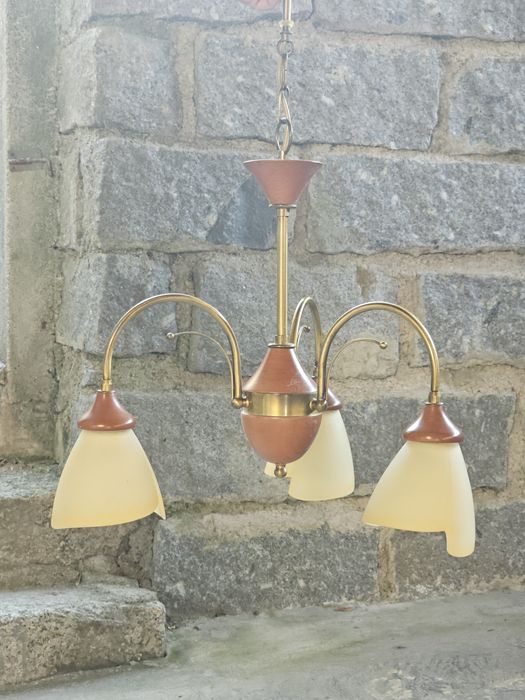 Candeeiro Teto e mesa cabeceira