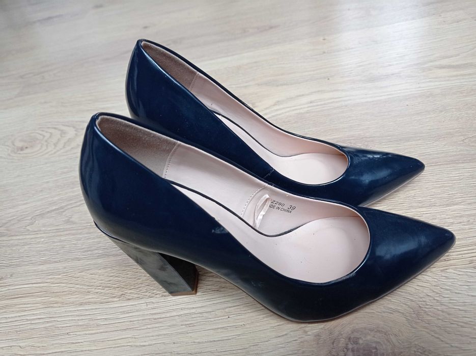 Buty damskie RESERVED r.39 na 11 cm obcasie. Granatowe.