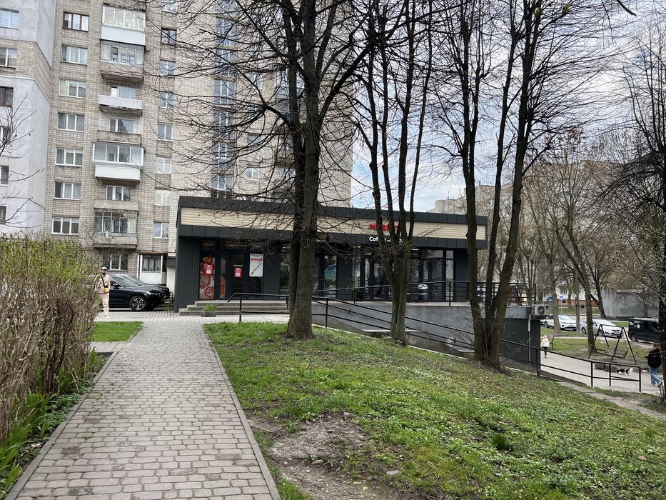 Оренда приміщення в центрі спального району,вулиця Кульпарківська 174