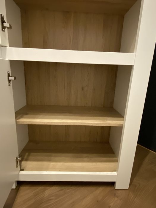 Witryna Forte ELARA z ozdobnymi gałkami