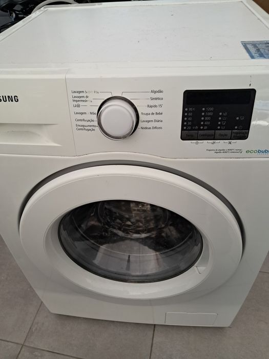 Máquina de lavar roupa Samsung EcoBubble 8kg para reaproveitar