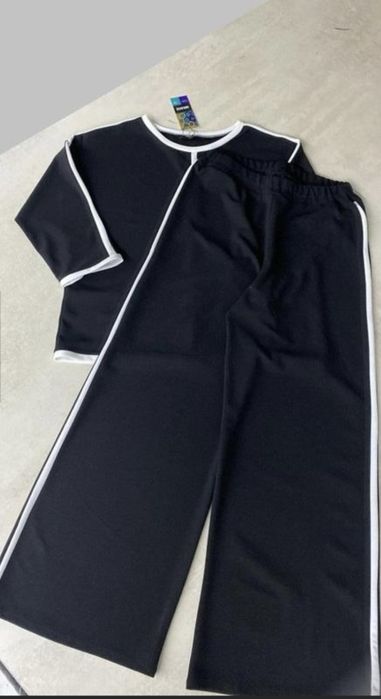 Жіночий костюм.