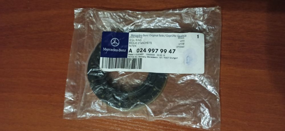 Сальник заднего моста.  MERCEDES-BENZ A0249979947.