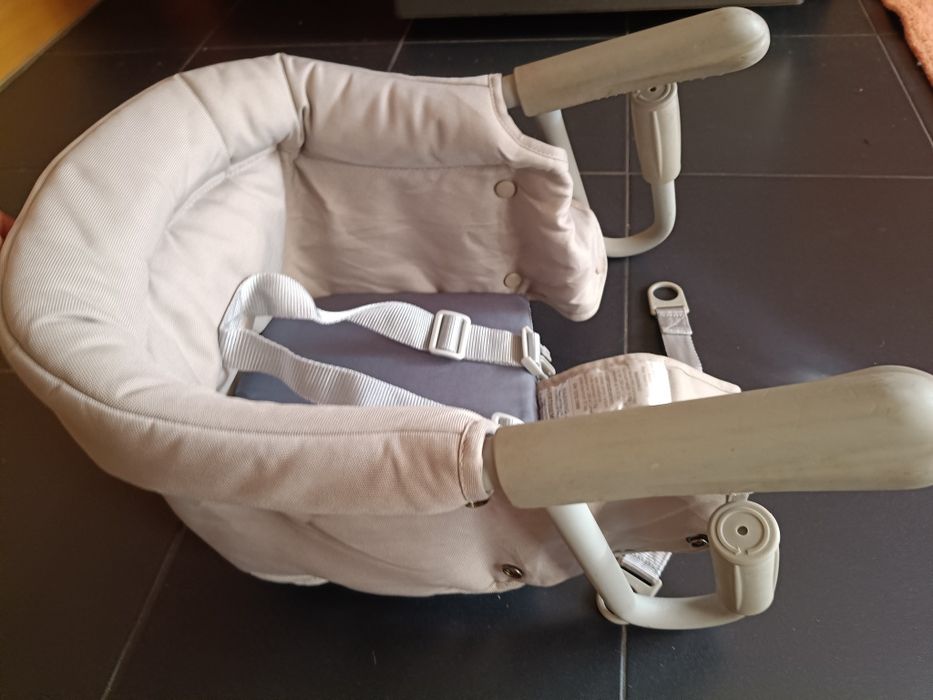Cadeira de papa de encaixe (Fast Table Chair), marca italiana Iglesina