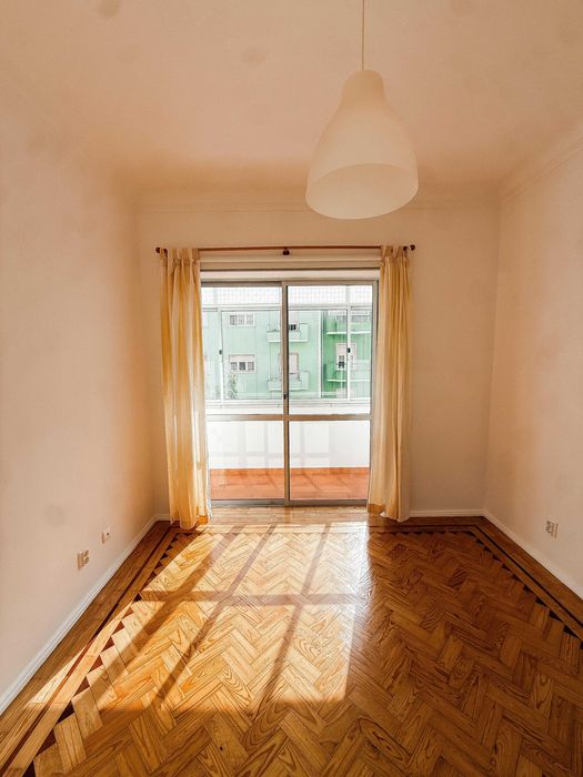 T2 -Fantástico as Portas de Benfica. Arrenda-se