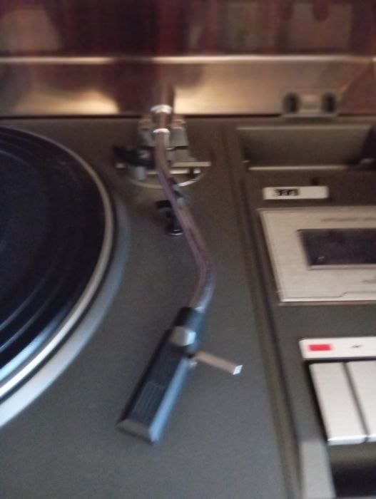 Aparelhagem, com gira discos e leitor de cassetes