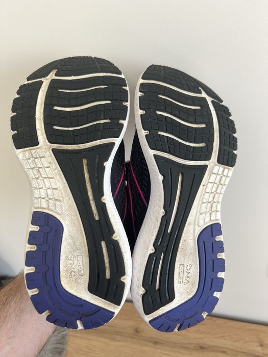 Продам якісні бігові кросівки Brooks Glycerin 19.