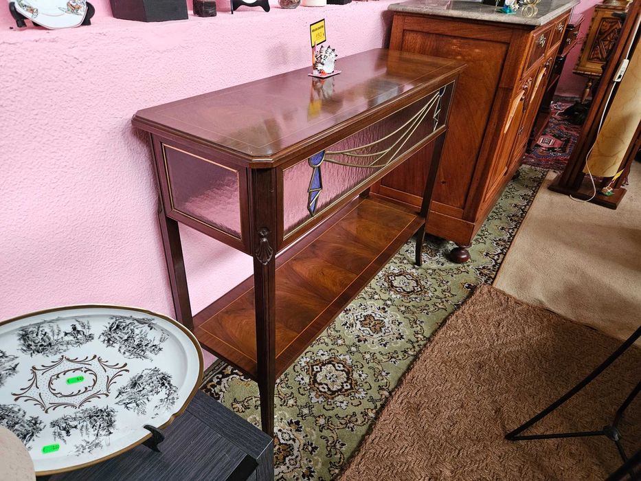 Excelente consola em madeira com acabamento e