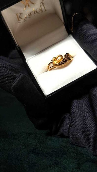 Брендовое золотое кольцо carera y carera