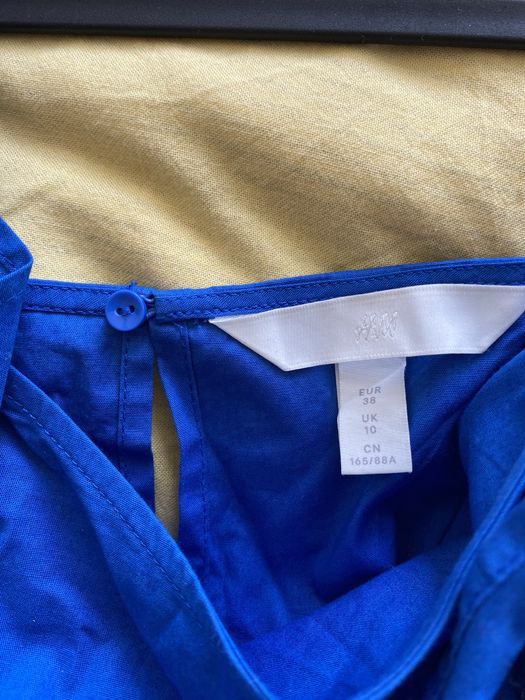 Kombinezon niebieski z falbanami M krótkie spodenki na ramiączkach H&M