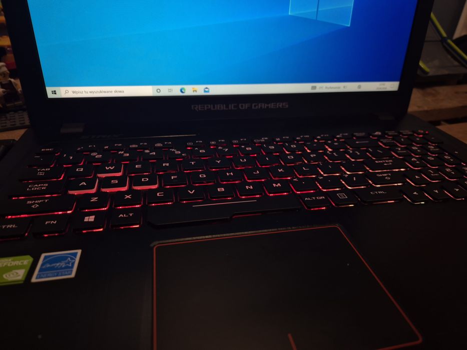 Laptop gamingowy ASUS ROG Starch GL553VD – i5 / 8GB RAM / 1TB HDD / 4GB VRAM / Win 10