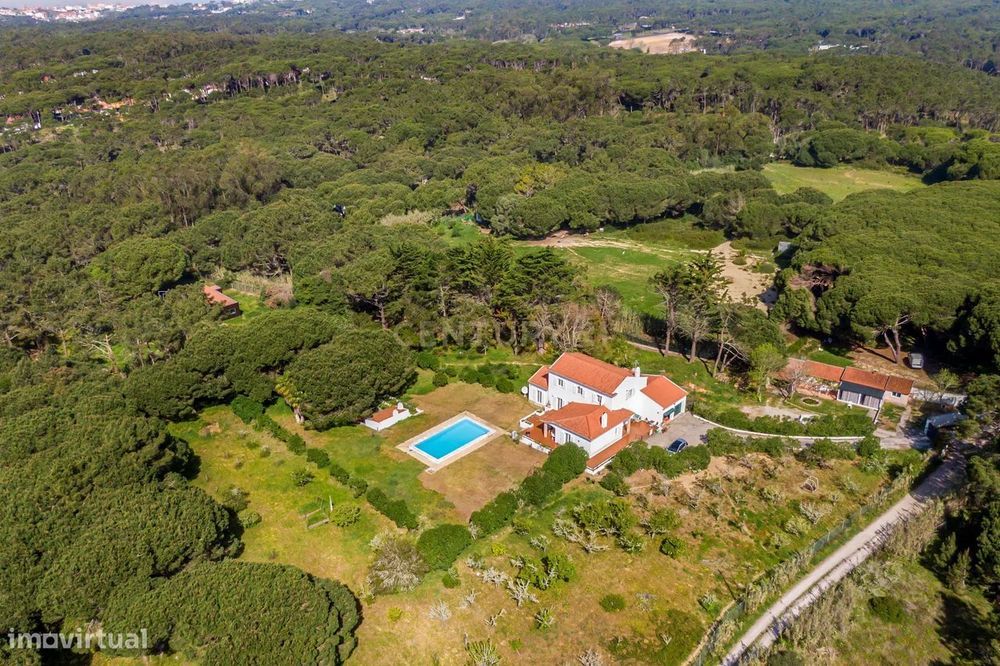Moradia T4 -205m2  com piscina, área total 14000m2 - Sintra