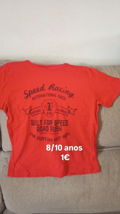 Roupa usada de rapaz