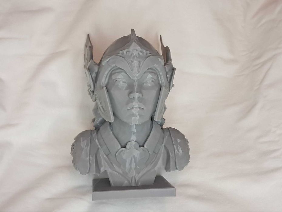 Фігурка валькірії, сірий пластик